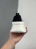 Alexander McQueen couple sports small white shoes thick bottom increased flash tail smooth leather flat shoes casual shoes