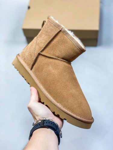 2024 new fashion luxury brand snow boots women's button waterproof sheepskin fur one-piece short tube plus velvet thick non-slip cotton shoes