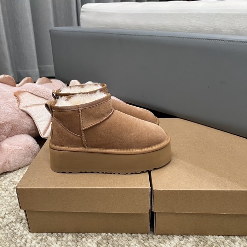2024 new fashion luxury brand snow boots women's button waterproof sheepskin fur one-piece short tube plus velvet thick non-slip cotton shoes