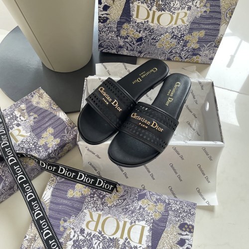 DIOR Spring Summer Hollow Carved Flat Slippers Metal Letter Casual Sandals