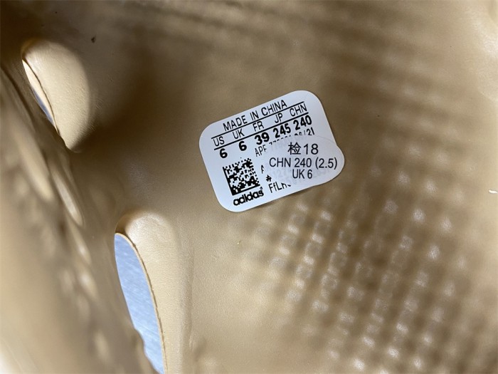  Arrenfashion  Arrenfashion Yeezy Foam Runner Ochre GW3354