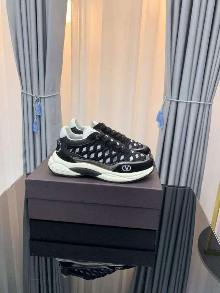 Women Men V*alentino Sneakers ( Arrenfashion)