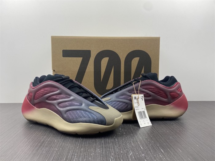  Arrenfashion  Arrenfashion Yeezy Boost 700 V3 Fade Carbon GW1814