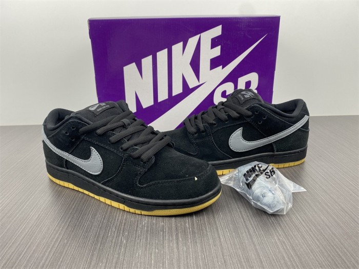  from Arrenfashion Nike SB Turns Back the Clock and Reveals a Dunk Low Fog Colorway