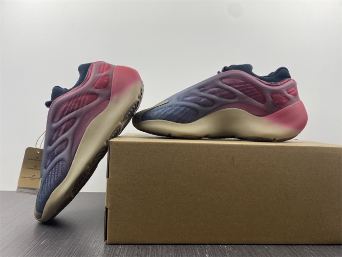  Arrenfashion  Arrenfashion Yeezy Boost 700 V3 Fade Carbon GW1814