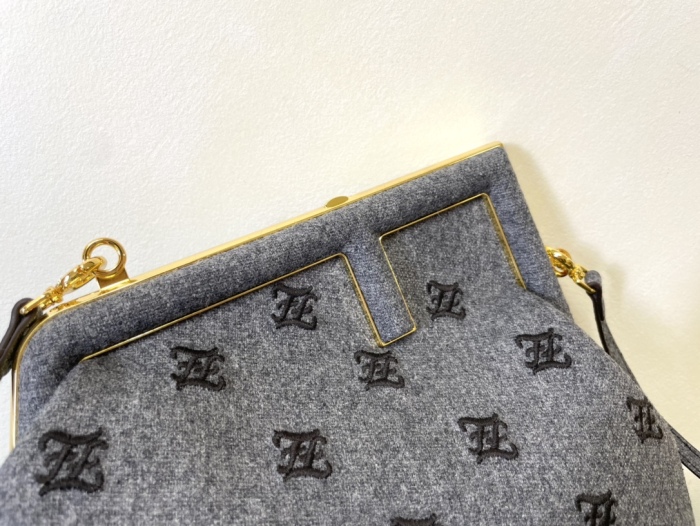  Arrenfashion F*endi Top Bag 26*9.5*18CM