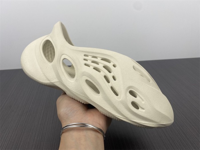  Arrenfashion  Arrenfashion Yeezy Foam Runner Sand FY4567
