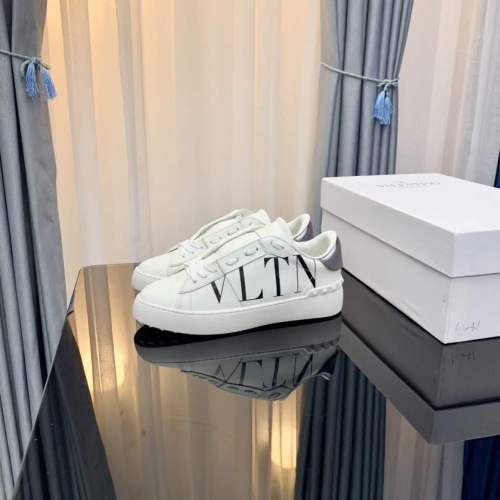 Women Men V*alentino Sneakers ( Arrenfashion)
