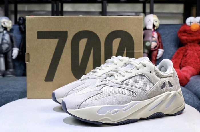  Arrenfashion  Arrenfashion Yeezy 700 Boost “Analog”