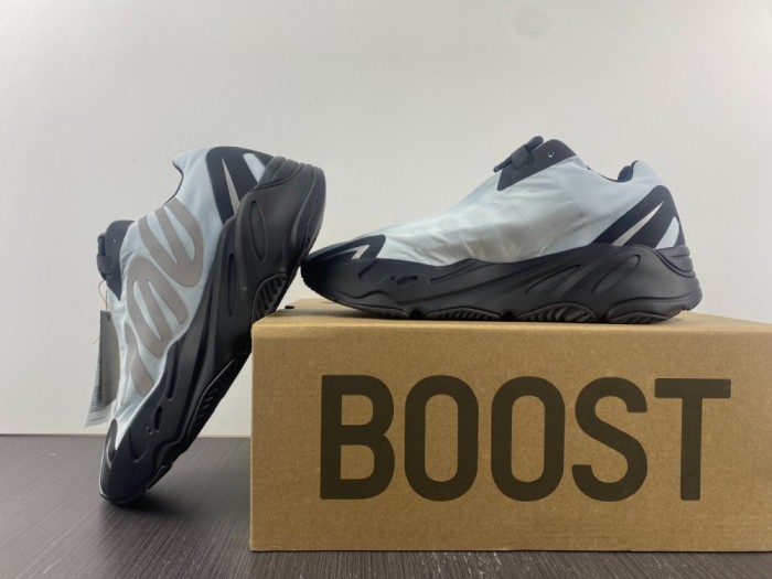  Arrenfashion  Arrenfashion Yeezy Boost 700 GZ0711