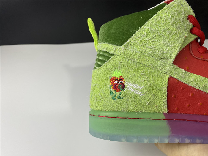  from Arrenfashion Dunk SB Nike SB Dunk High Strawberry Cough CW7093-600