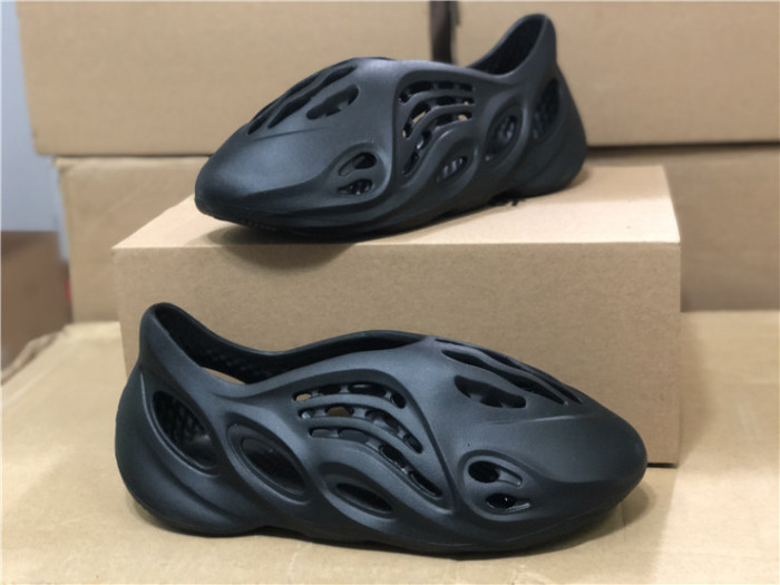  Arrenfashion  Arrenfashion Yeezy Foam Runner