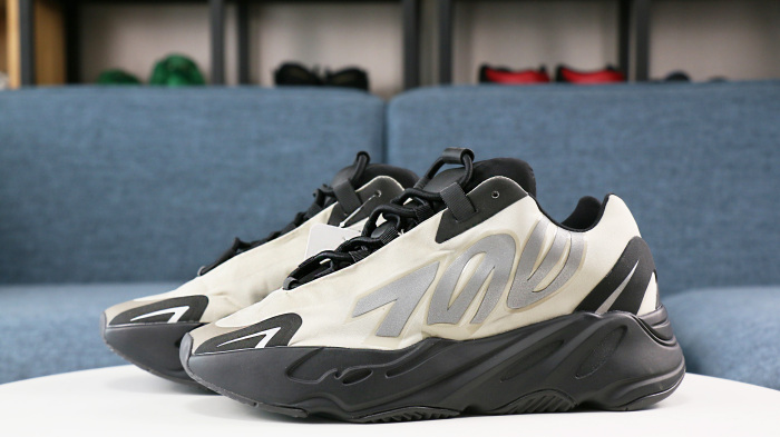  Arrenfashion  Arrenfashion Yeezy Boost 700 MNVN