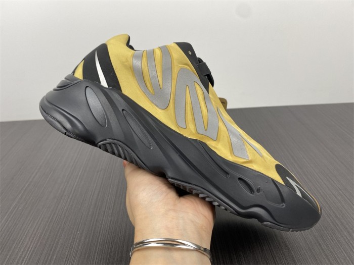  Arrenfashion  Arrenfashion Yeezy Boost 700 MNVN “Honey Flux” GZ0717
