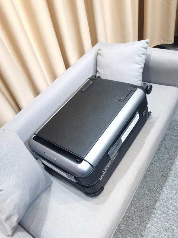 L*ouis V*uitton Luggage (Arrenfashion)