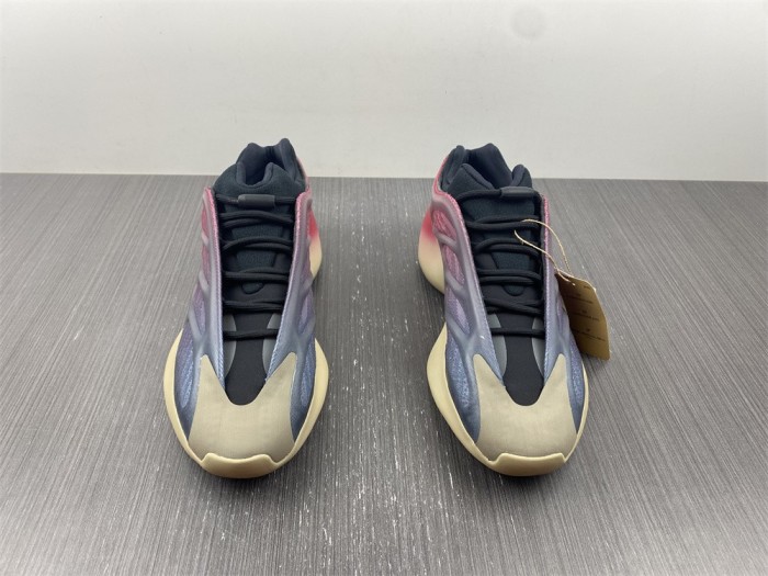  Arrenfashion  Arrenfashion Yeezy Boost 700 V3 Fade Carbon GW1814