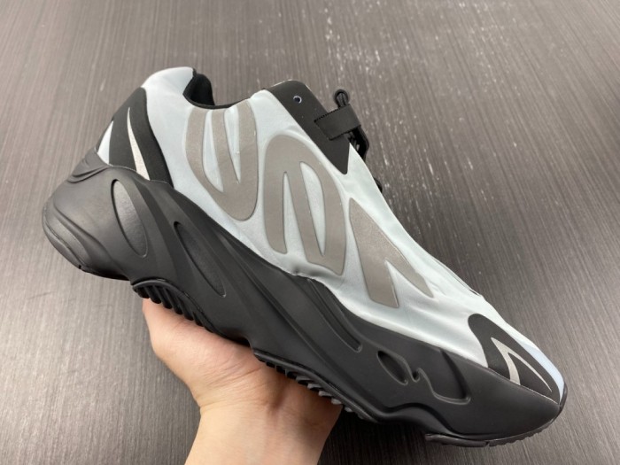  Arrenfashion  Arrenfashion Yeezy Boost 700 GZ0711