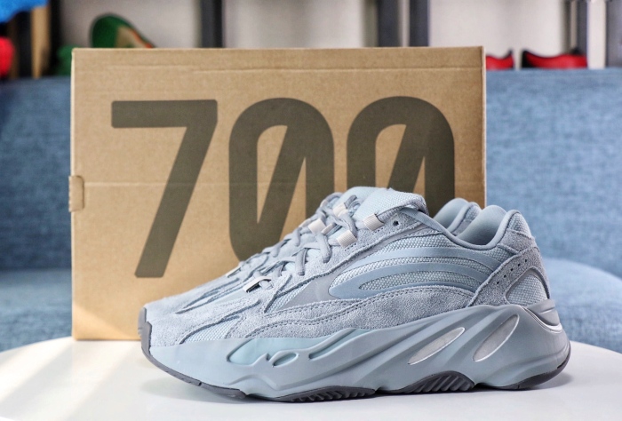  Arrenfashion  Arrenfashion Yeezy Boost 700 V2 Hospital Blue