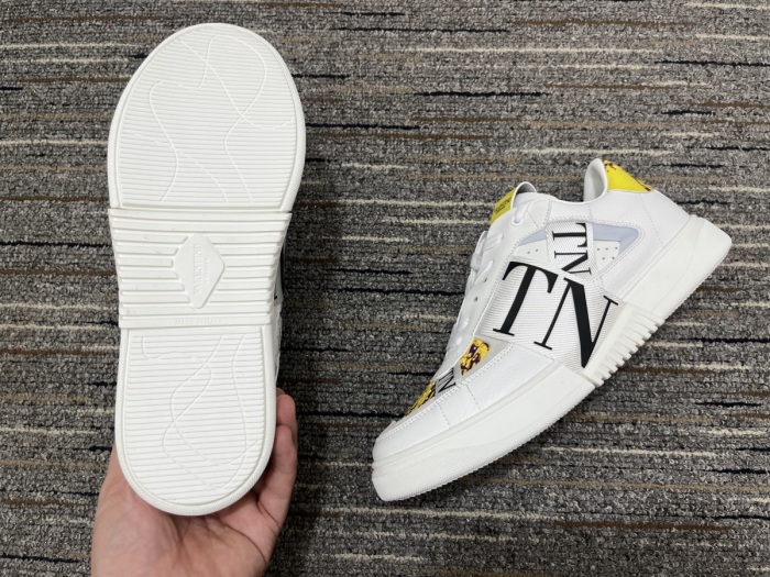  Arrenfashion Men Women 𝑉*𝐴𝐿𝐸𝑁𝑇𝐼𝑁𝑂 Top Sneakers