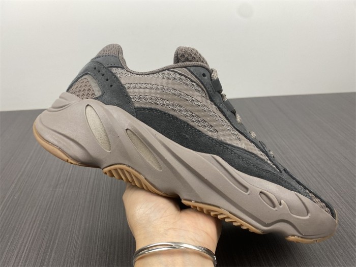  Arrenfashion  Arrenfashion Yeezy Boost 700 V2 GZ0724