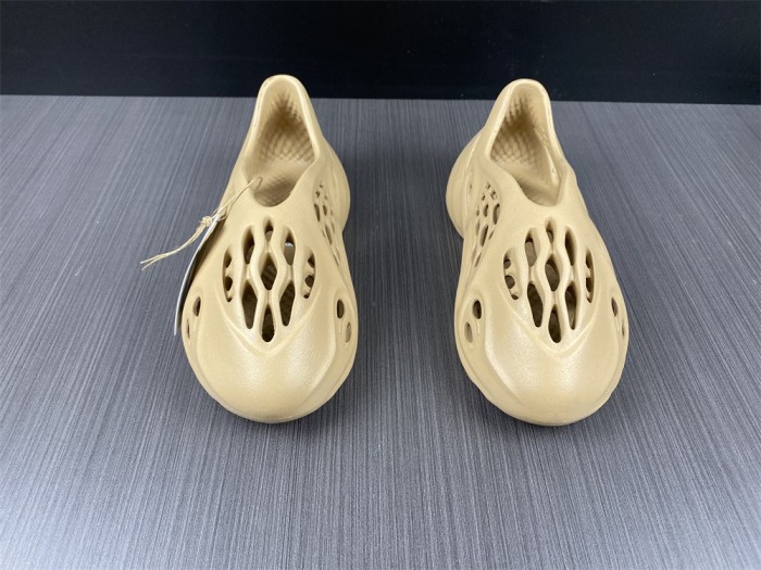  Arrenfashion  Arrenfashion Yeezy Foam Runner Ochre GW3354