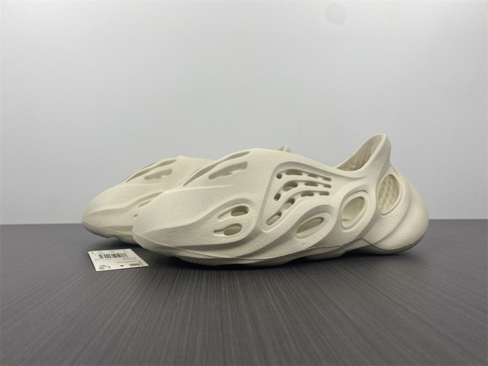  Arrenfashion  Arrenfashion Yeezy Foam Runner Sand FY4567