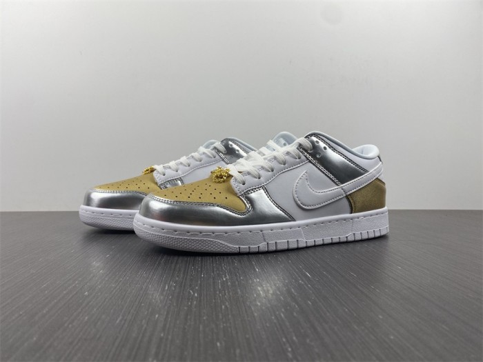  from Arrenfashion NIKE DUNK LOW WMNS “Metallic” DH4403-700
