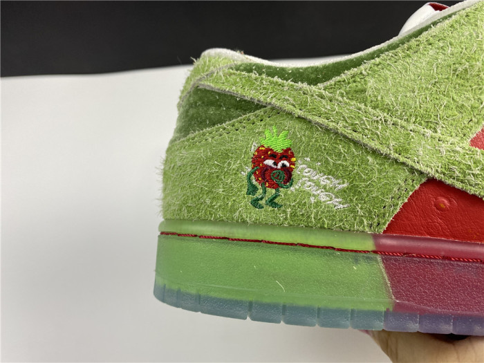  from Arrenfashion Dunk SB Nike SB Dunk High Strawberry Cough CW7093-600