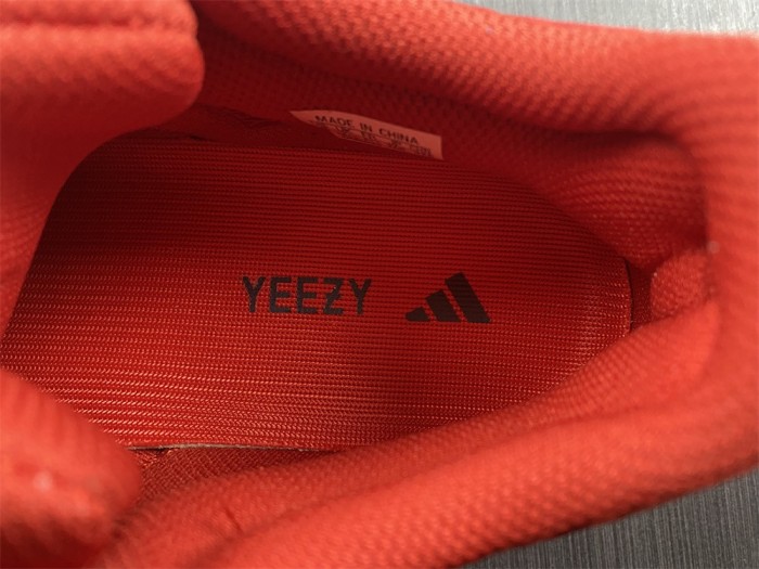  Arrenfashion  Arrenfashion Yeezy 700 Boost Hi-Res Red HQ6979