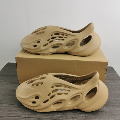 Arrenfashion  Arrenfashion Yeezy Foam Runner Ochre GW3354