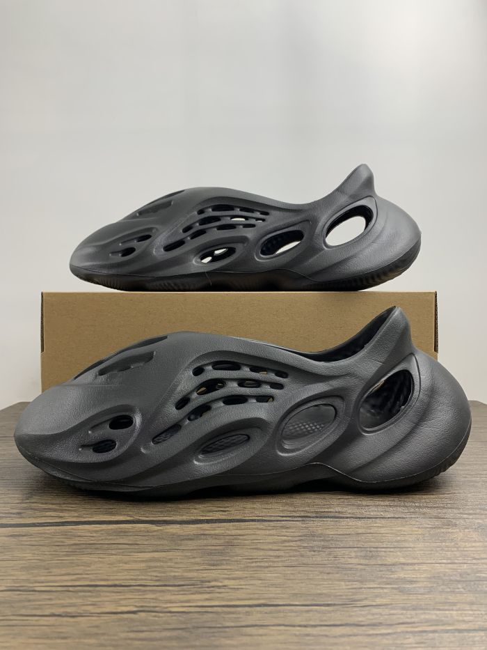  Arrenfashion  Arrenfashion Yeezy Foam Runner Onyx HP8739