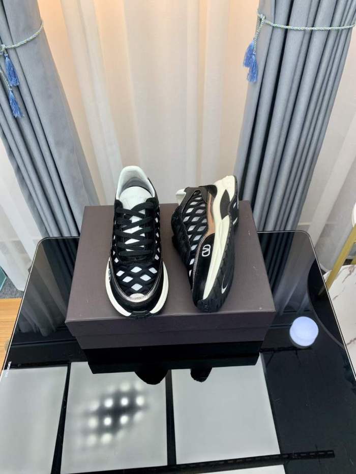 Women Men V*alentino Sneakers ( Arrenfashion)