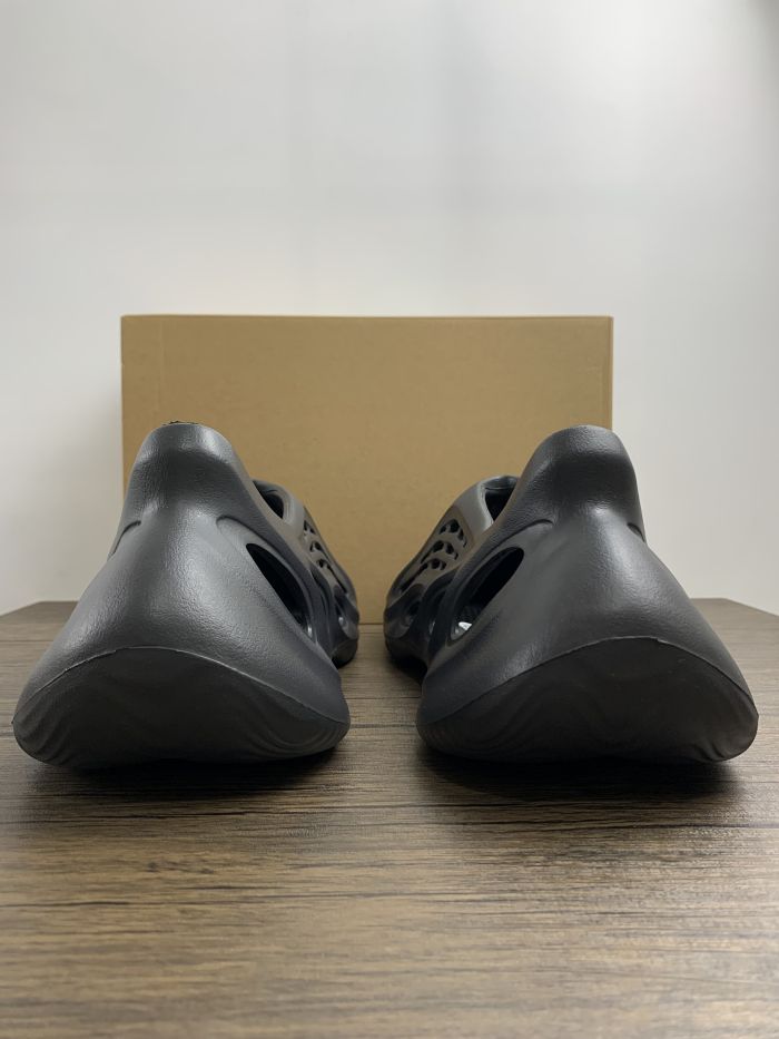  Arrenfashion  Arrenfashion Yeezy Foam Runner Onyx HP8739