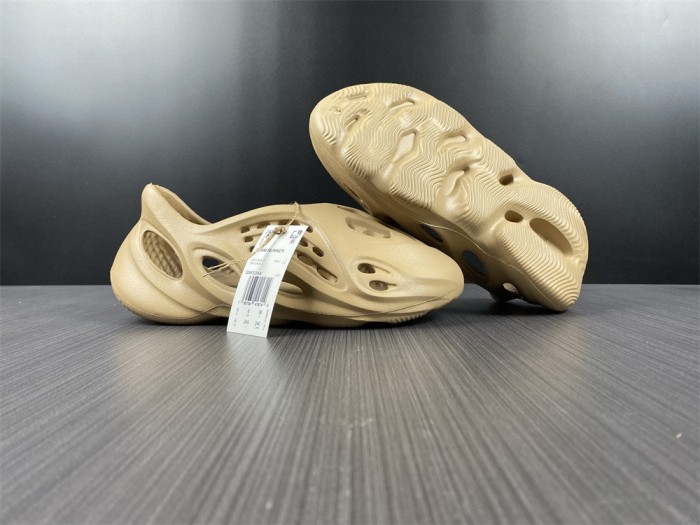  Arrenfashion  Arrenfashion Yeezy Foam Runner Ochre GW3354