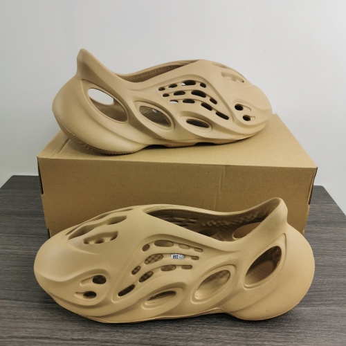  Arrenfashion  Arrenfashion Yeezy Foam Runner Ochre GW3354