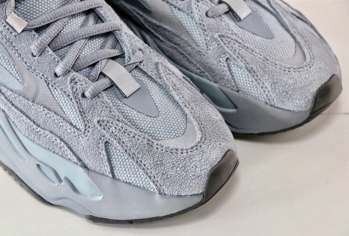  Arrenfashion  Arrenfashion Yeezy Boost 700 V2 Hospital Blue