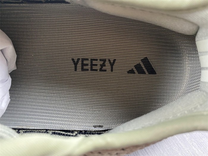  Arrenfashion  Arrenfashion Yeezy Boost 350 V2 HQ2059
