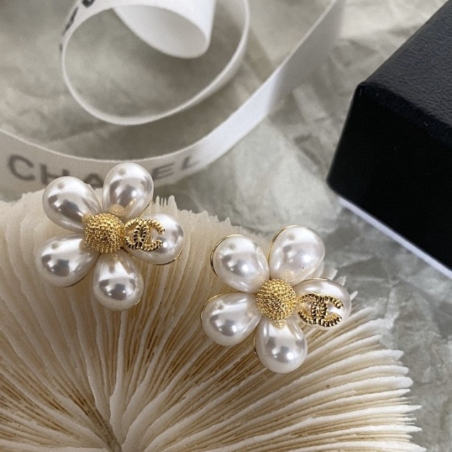 Women Earrings C*hanel ( Arrenfashion)