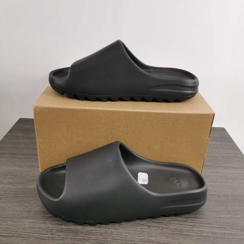  Arrenfashion  Arrenfashion Yeezy Slide Onyx HQ6448