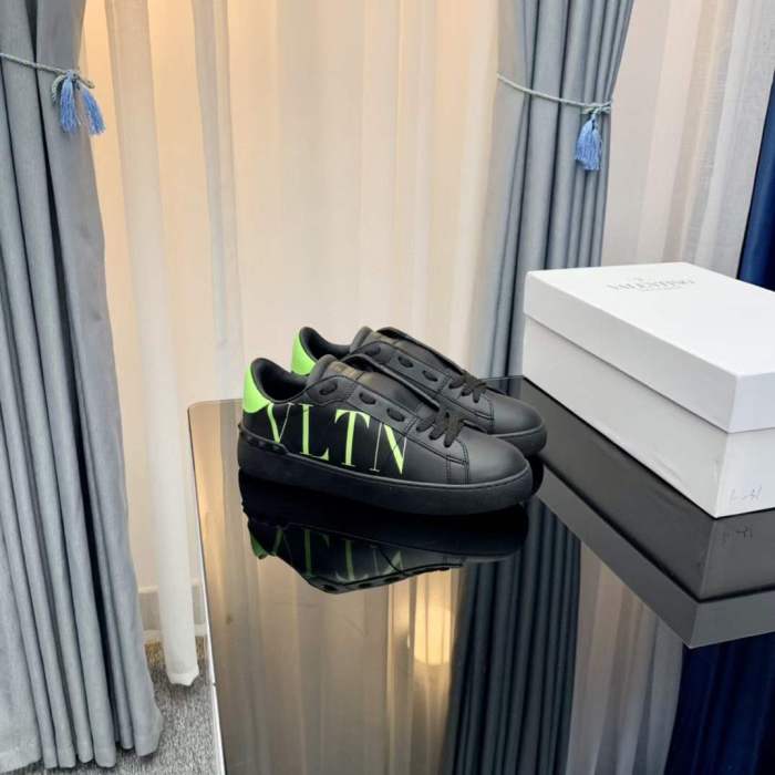 Women Men V*alentino Sneakers ( Arrenfashion)