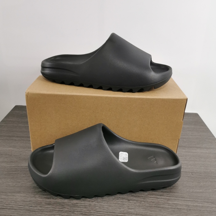  Arrenfashion  Arrenfashion Yeezy Slide Onyx HQ6448
