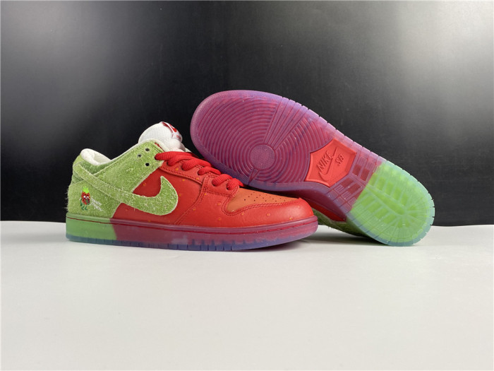  from Arrenfashion Dunk SB Nike SB Dunk High Strawberry Cough CW7093-600