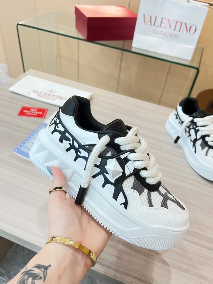 Women Men V*alentino Sneakers  arrenfashion