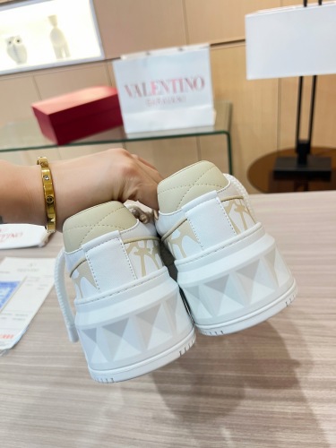 Women Men V*alentino Sneakers arrenfashion