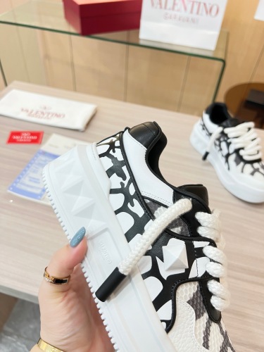 Women Men V*alentino Sneakers  arrenfashion