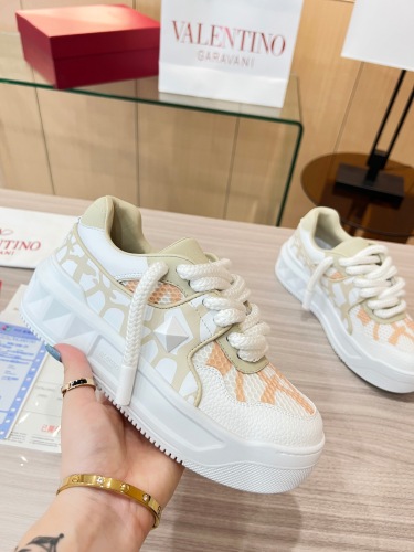 Women Men V*alentino Sneakers arrenfashion