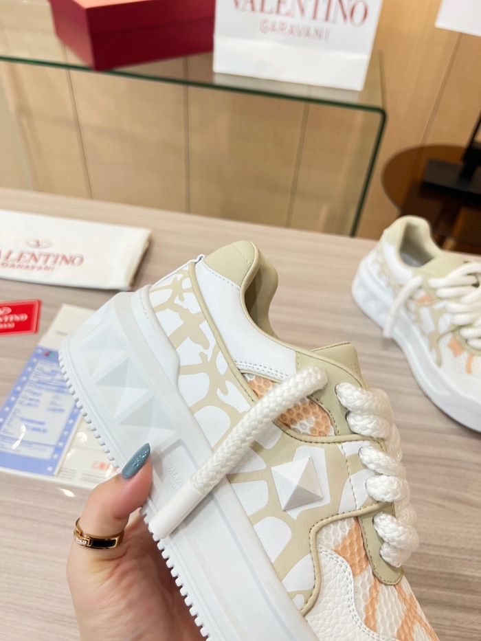 Women Men V*alentino Sneakers arrenfashion