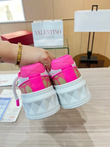 Women Men V*alentino Sneakers ( arrenfashion)