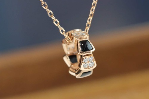 Free shipping Trusted seller Necklace