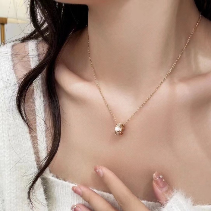 Free shipping Trusted seller Necklace